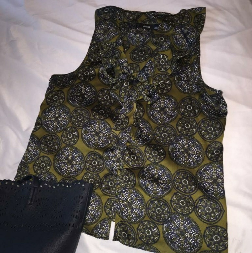 Sold locally PRICE DROP ✨Apt 9 Ruffled Top - Picture 2 of 4